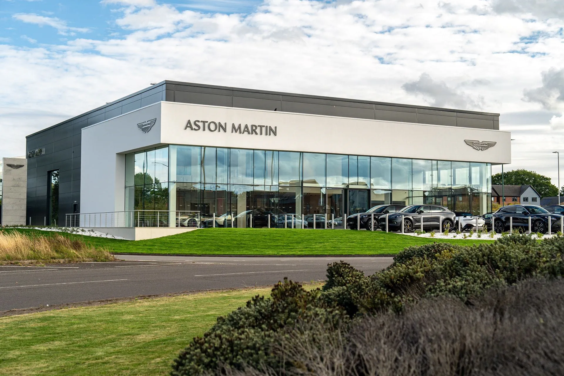 Aston Martin enhances retail presence and ultra-luxury customer experience with opening of new UK dealerships